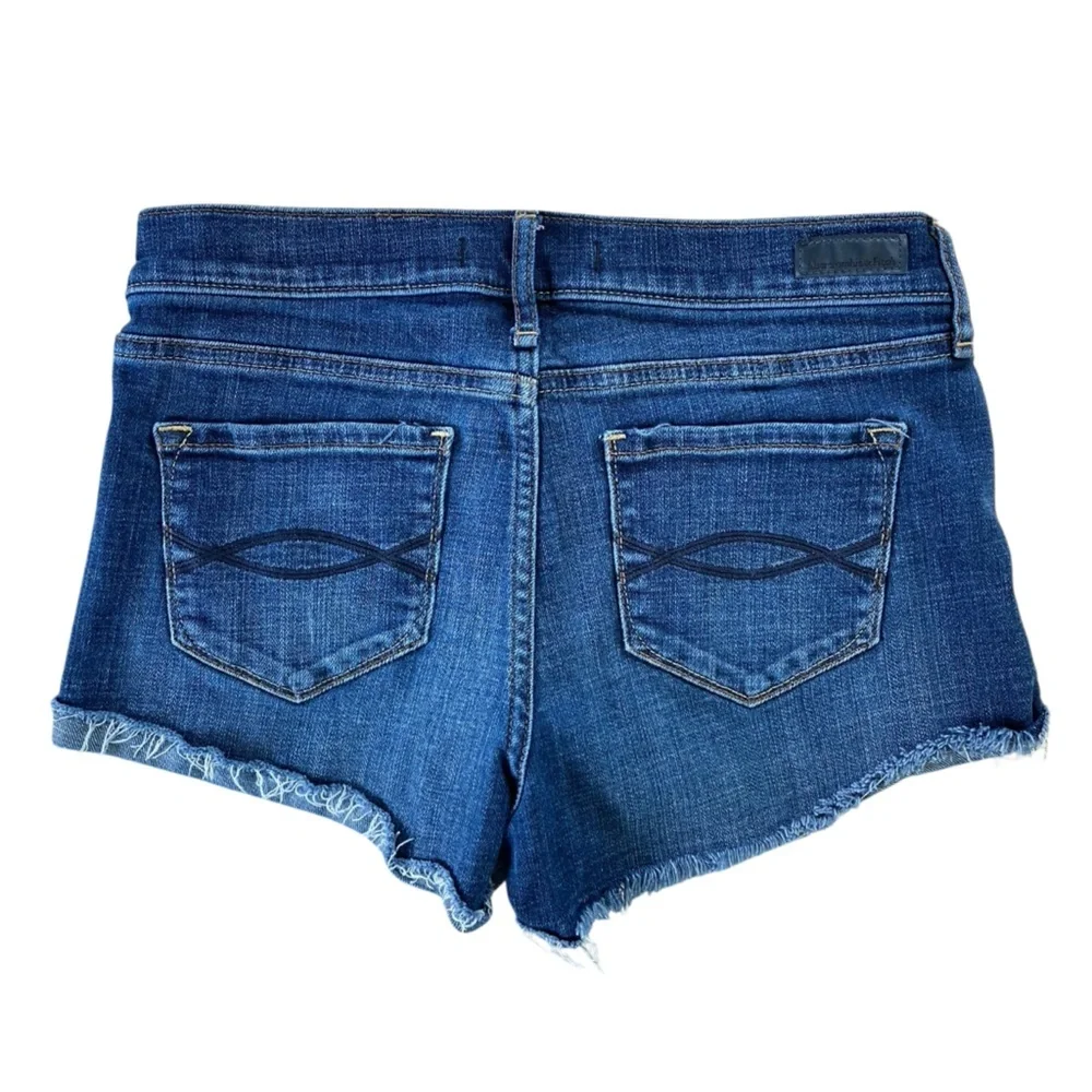 Abercrombie‎ & Fitch Distressed Denim Short Shorts Five Pocket (Size 27)